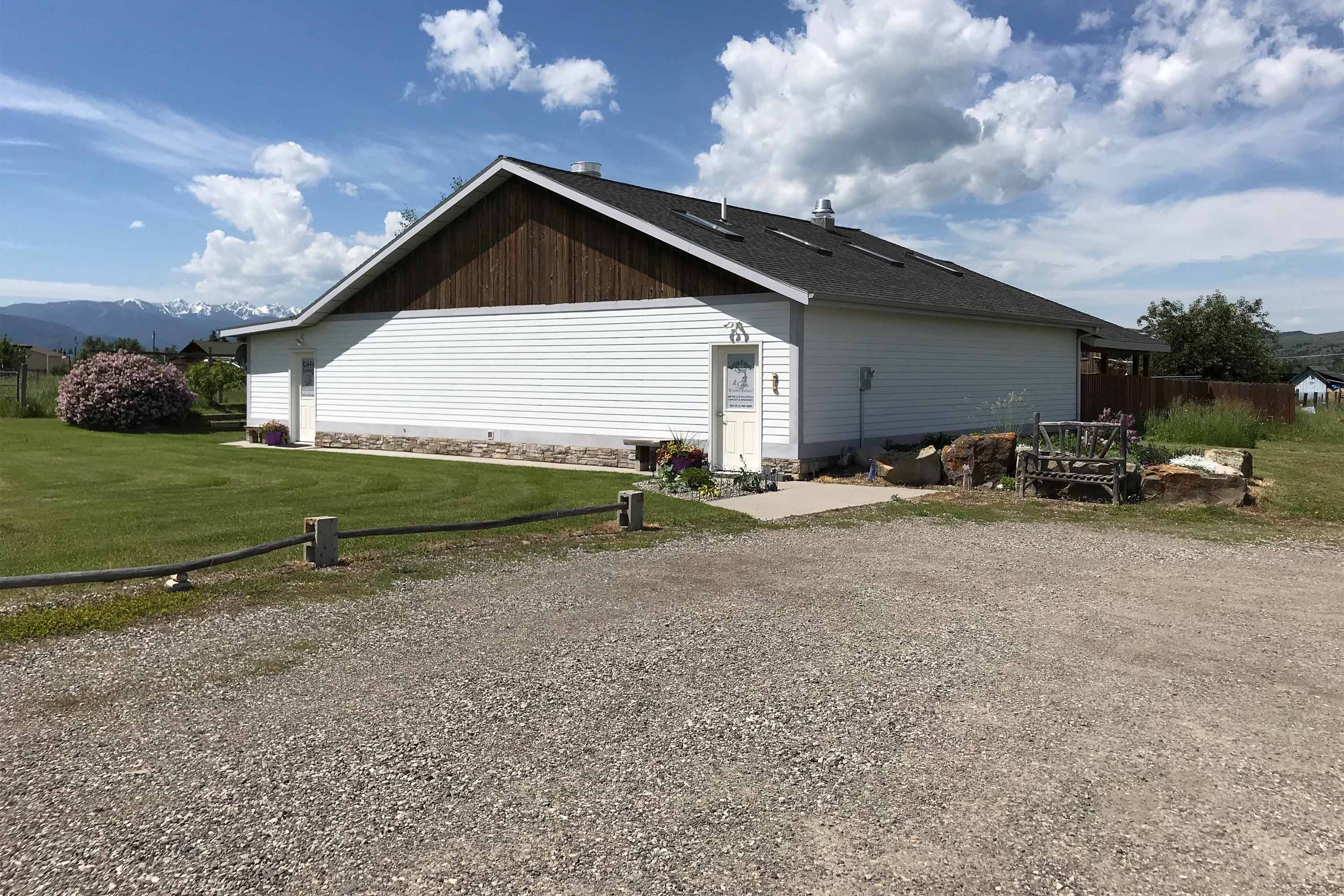 Doggie Daycare Motel Gallatin Gateway Bozeman Mt